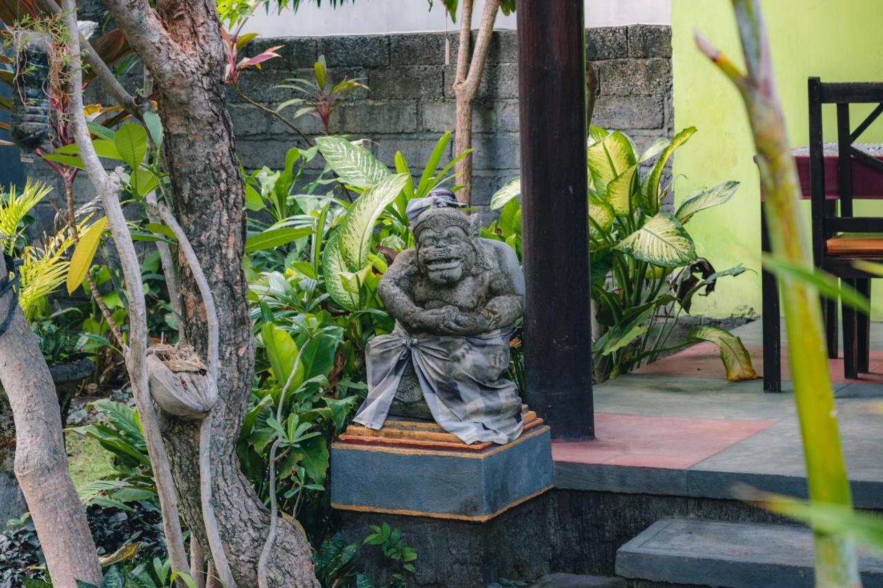Giri Sari Guest House Pemuteran Exteriör bild