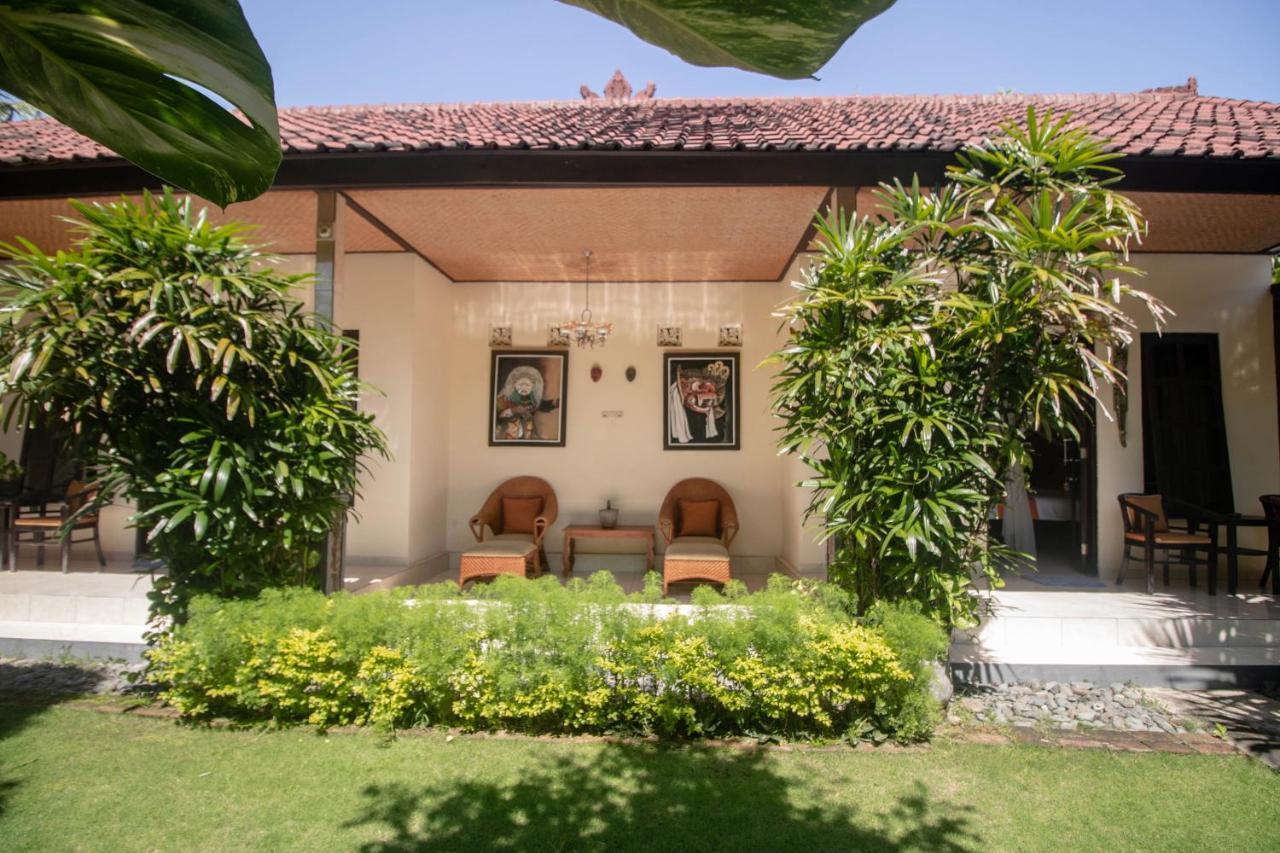Giri Sari Guest House Pemuteran Exteriör bild