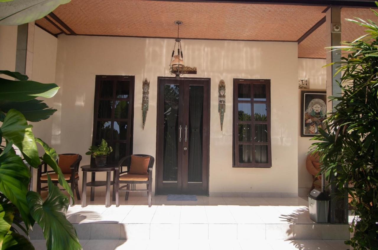 Giri Sari Guest House Pemuteran Exteriör bild