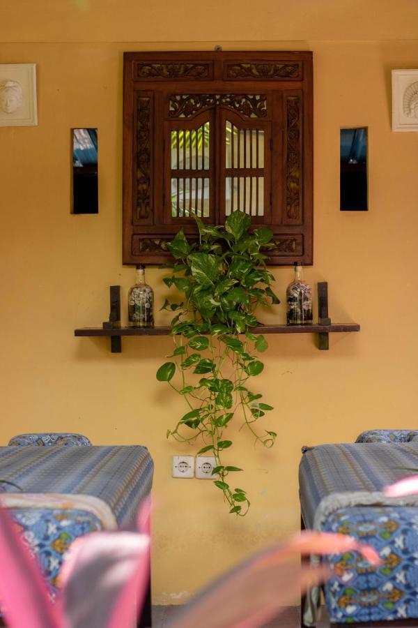 Giri Sari Guest House Pemuteran Exteriör bild