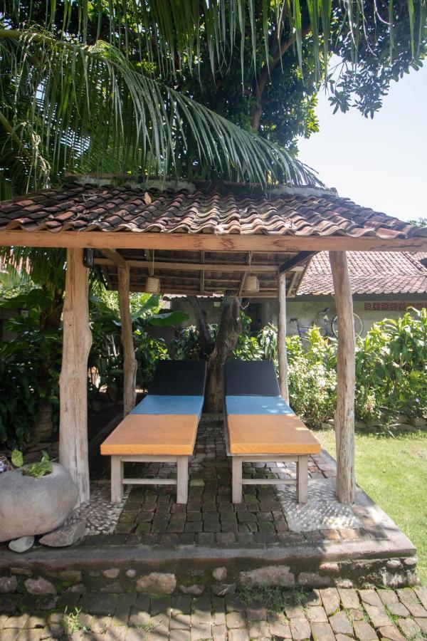 Giri Sari Guest House Pemuteran Exteriör bild