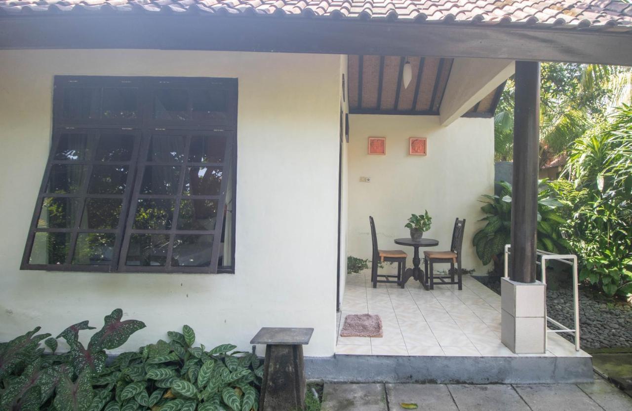 Giri Sari Guest House Pemuteran Exteriör bild