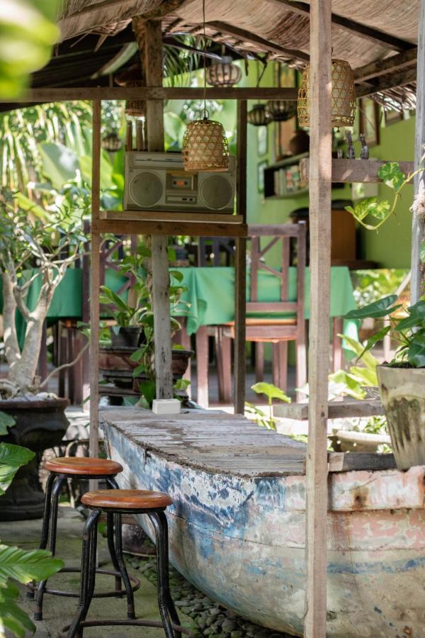 Giri Sari Guest House Pemuteran Exteriör bild