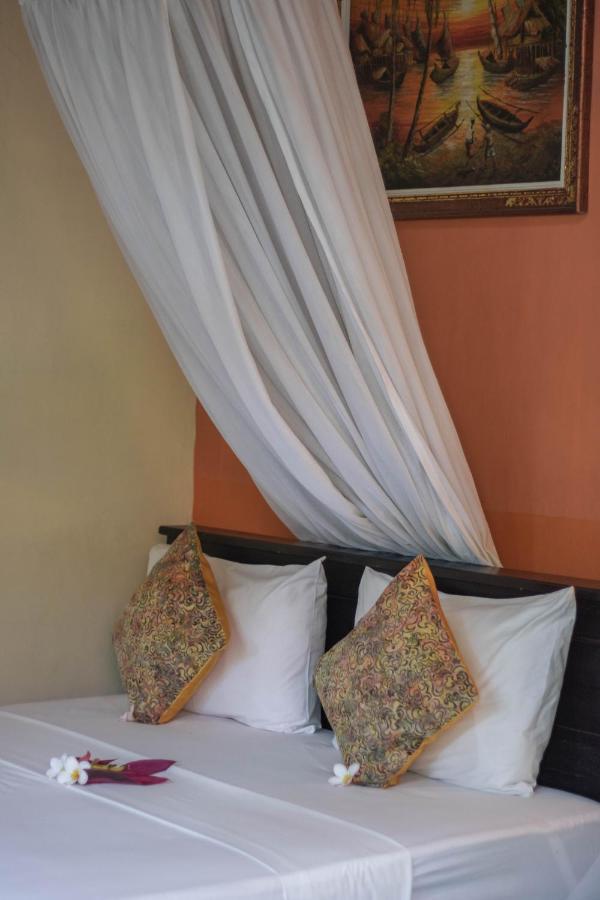 Giri Sari Guest House Pemuteran Exteriör bild