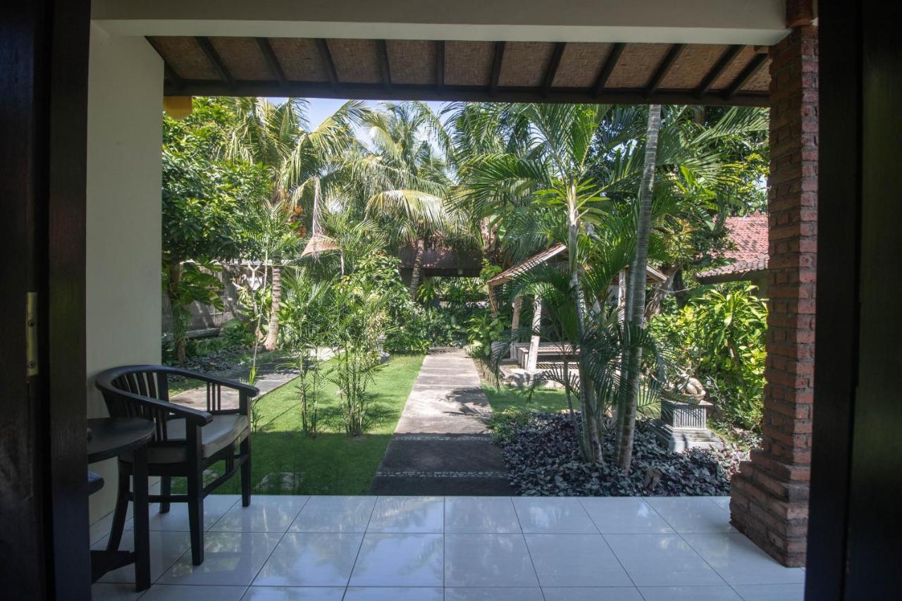 Giri Sari Guest House Pemuteran Exteriör bild