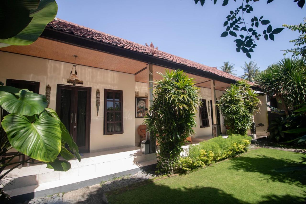 Giri Sari Guest House Pemuteran Exteriör bild