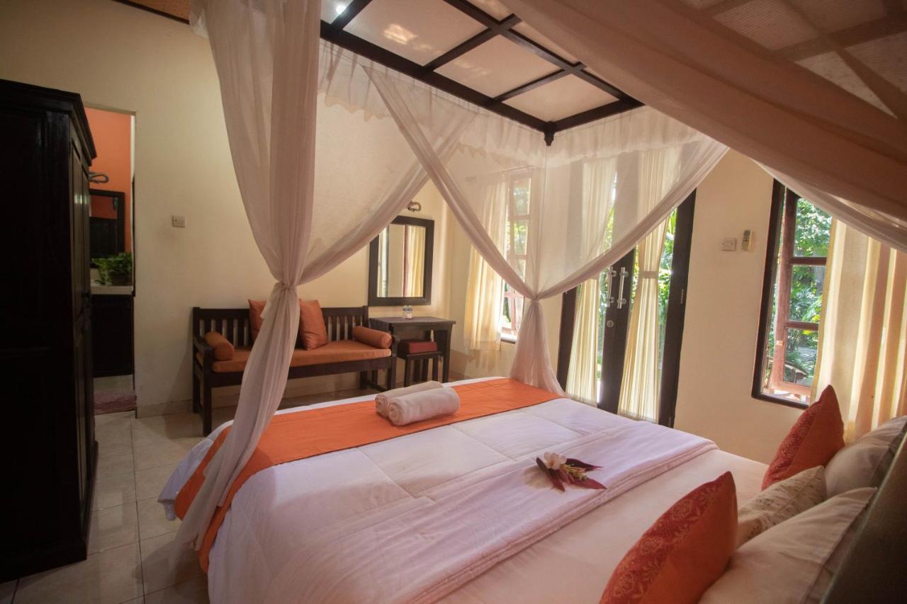 Giri Sari Guest House Pemuteran Exteriör bild
