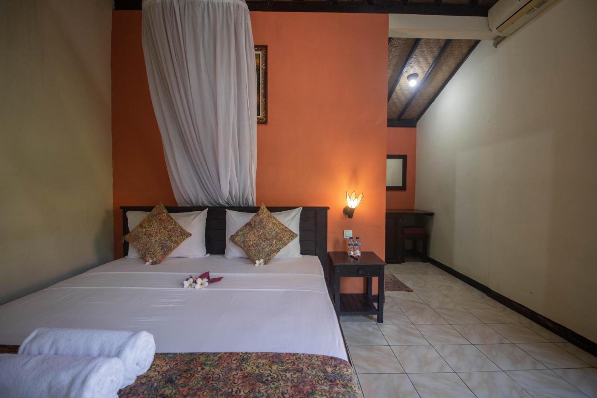Giri Sari Guest House Pemuteran Exteriör bild