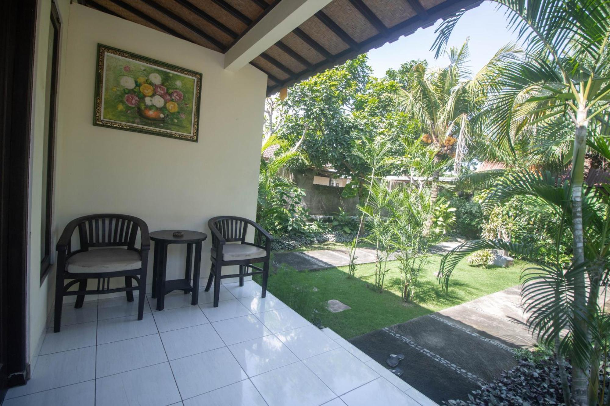 Giri Sari Guest House Pemuteran Exteriör bild