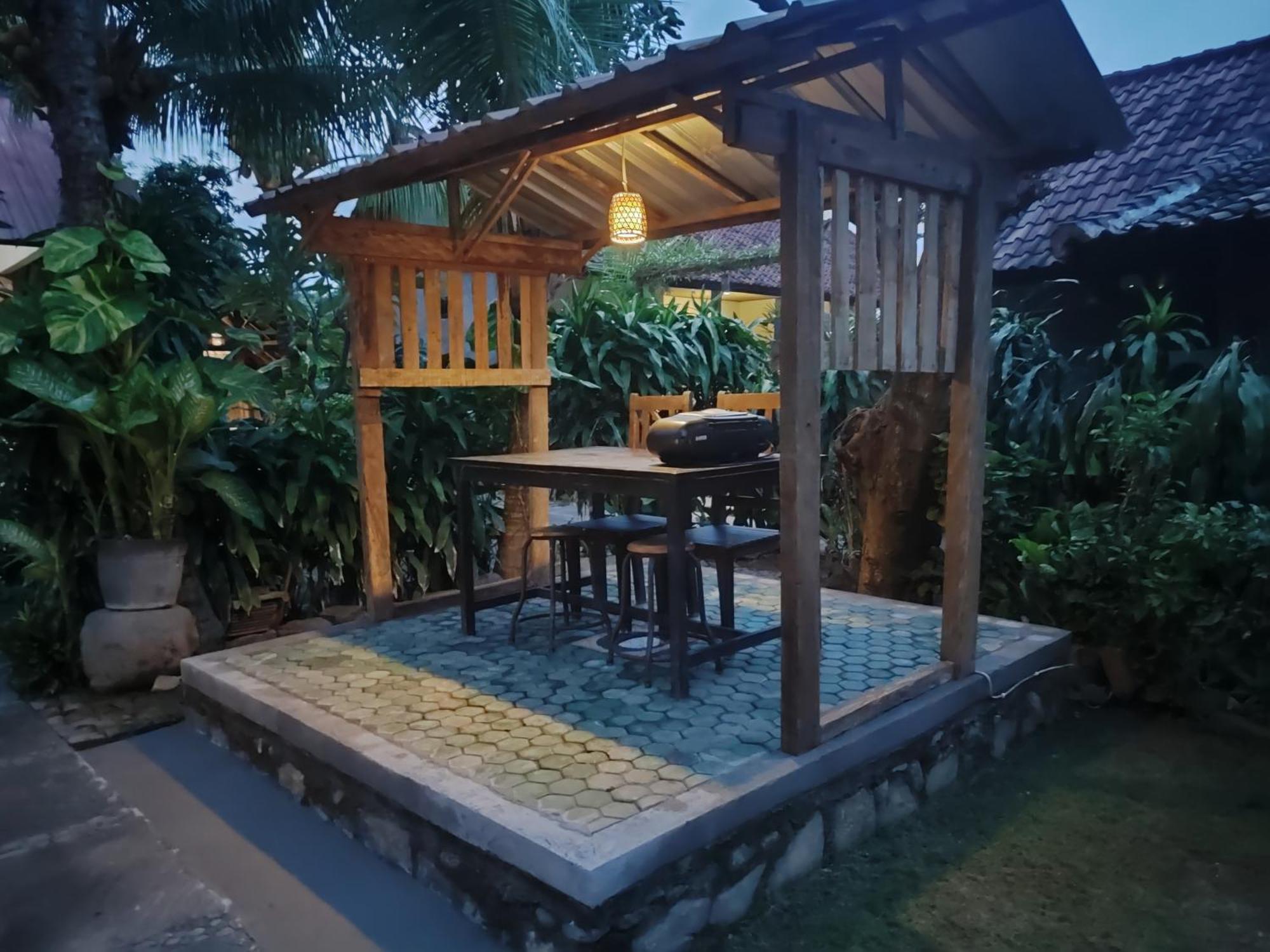 Giri Sari Guest House Pemuteran Exteriör bild