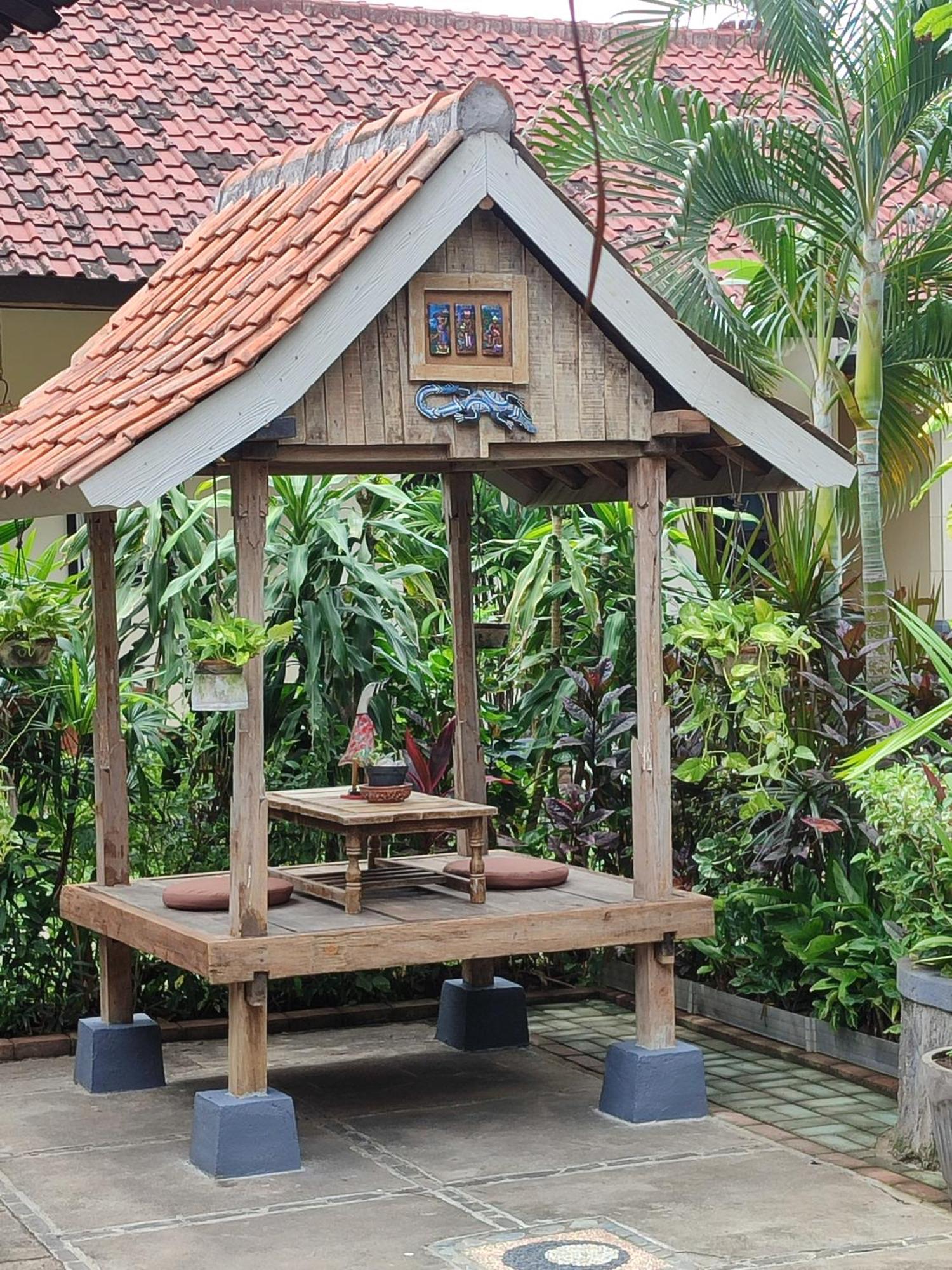 Giri Sari Guest House Pemuteran Exteriör bild