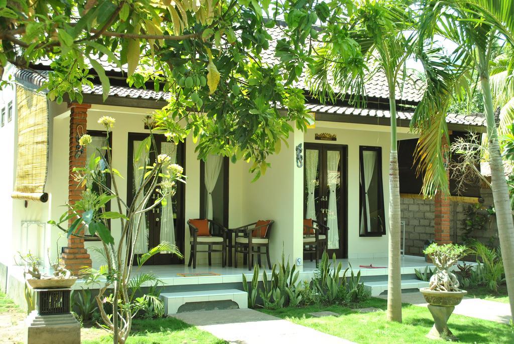 Giri Sari Guest House Pemuteran Exteriör bild