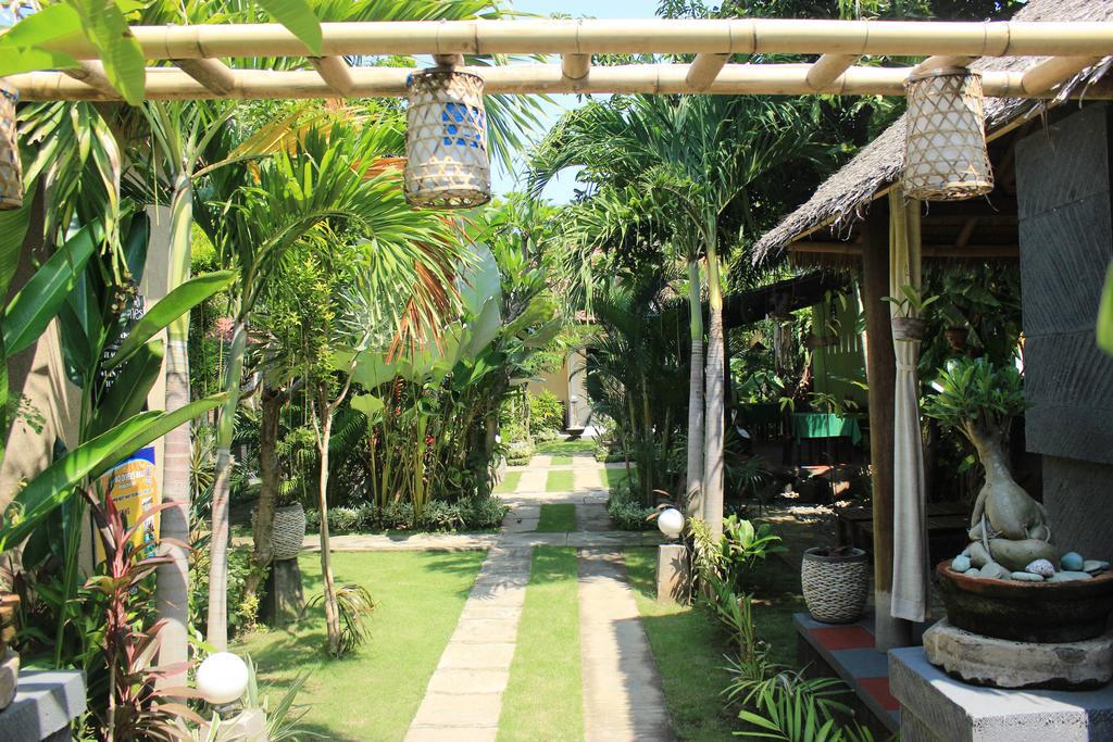 Giri Sari Guest House Pemuteran Exteriör bild